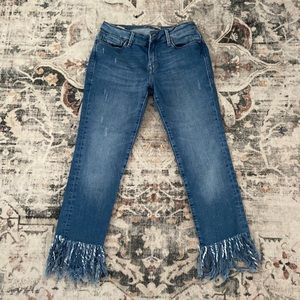 THE CUTEST cropped denim Jean. Fringe around shin ankle area